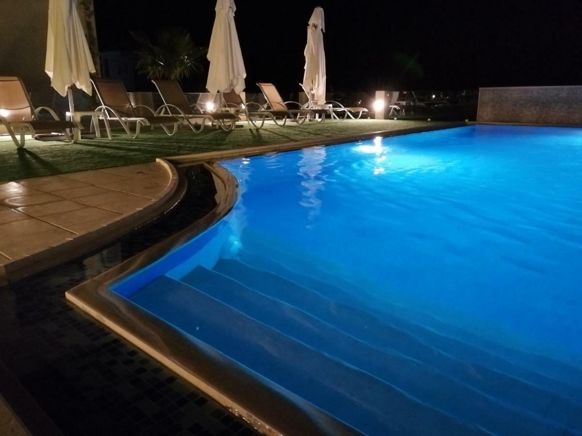 Carisa Maleme Hotel Bagian luar foto